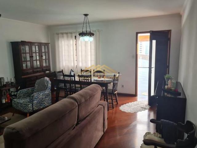 Casa Sobrado ampla e linda, com 3 quartos, suíte, salão, quintal e área gourmet