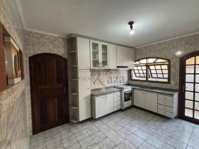 Casa Sobrado Bairro Jardim Emília Jacareí 3 Dormitórios 218,39m² 1 Suíte
