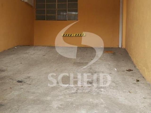 Casa sobrado de 277m² localizado no Jardim Marajoara com 6 dormitórios, 2 vagas e 5 banheiros