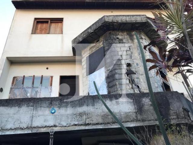 Casa sobrado de 4 andares em construção com 460 m² com 05 Suítes, 02 Salas, 08 banheiros e 06 vagas