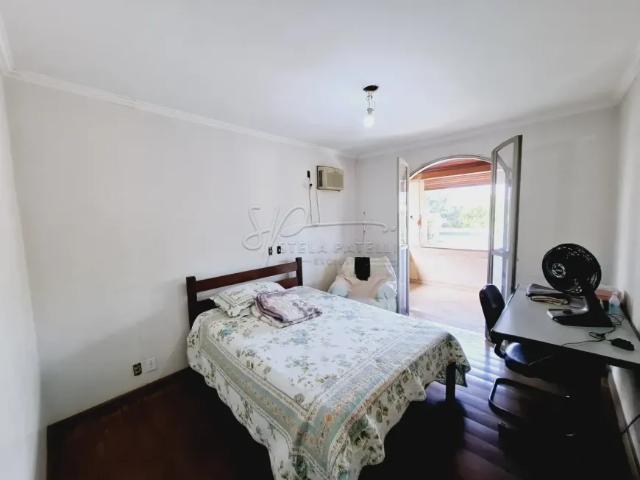 Casa sobrado de 508m² com 05 quartos sendo 02 suítes e piscina para locação e venda Ribeirânia