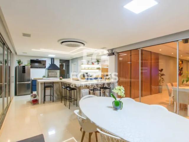 Casa Sobrado de Alto Padrão 335m², com 4 quartos suítes sendo 1 máster, completas em armários. 2 clo