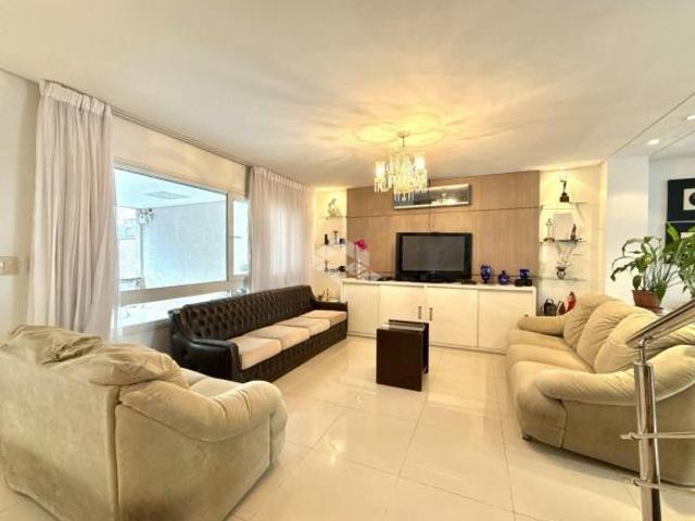 Casa Sobrado de Alto Padrão à venda com 3 dormitórios, 3 Suítes e 3 Vagas Vila Ipiranga, Porto Al