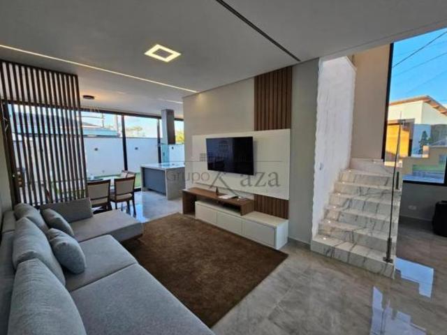 Casa Sobrado de Esquina Bosque dos Manacás Jacareí 3 Suítes 245m²