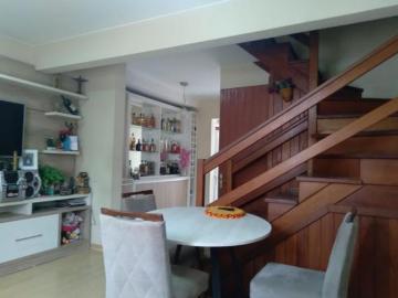 Casa sobrado em condomínio fechado de 3 dormitórios com 1 vaga de garagem e pátio no bairro Humaitá