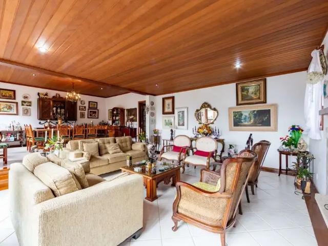 Casa / Sobrado em Condomínio para Locação em Teresópolis/RJ Parque do Imbui 5 Quartos