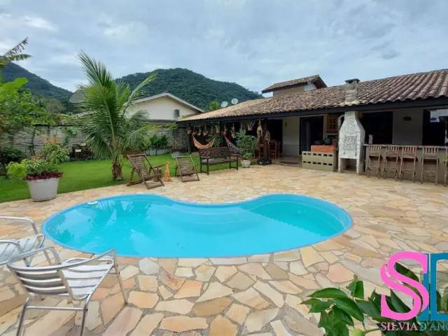Casa / Sobrado em Condomínio para Locação em Ubatuba/SP Horto Florestal 4 Quartos