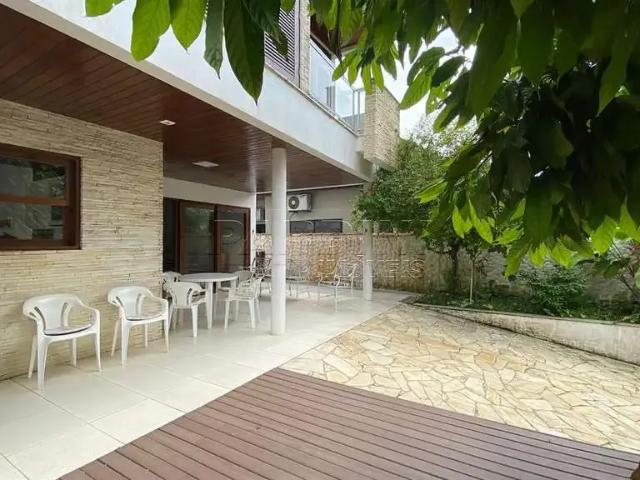 Casa / Sobrado em Condomínio para Locação em Ubatuba/SP Praia do Lazaro 5 Quartos