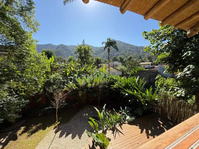 Casa / Sobrado em Condomínio para Locação em Ubatuba/SP Ressaca 4 Quartos