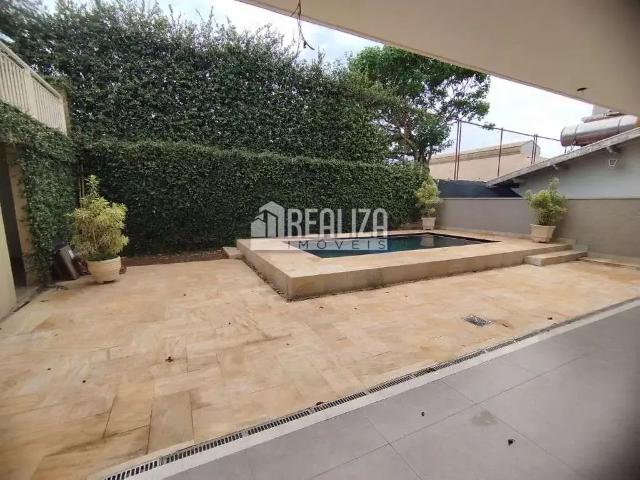 Casa / Sobrado em Condomínio para Locação em Uberaba/MG São Sebastião 5 Quartos