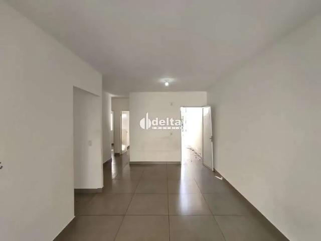 Casa / Sobrado em Condomínio para Locação em Uberlândia/MG Aclimação 3 Quartos
