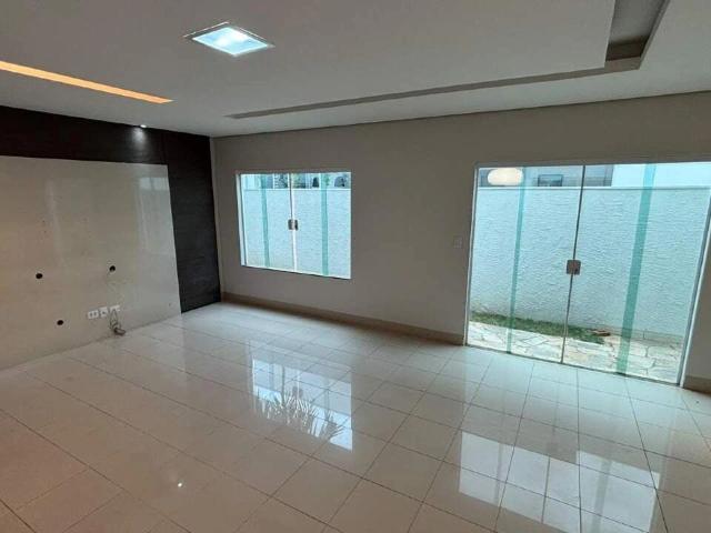 Casa / Sobrado em Condomínio para Locação em Uberlândia/MG Aclimação 3 Quartos