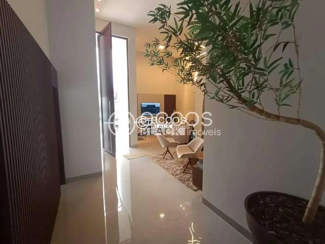 Casa / Sobrado em Condomínio para Locação em Uberlândia/MG Aclimação 3 Quartos
