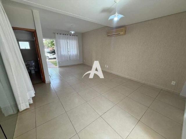 Casa / Sobrado em Condomínio para Locação em Uberlândia/MG Aclimação 4 Quartos