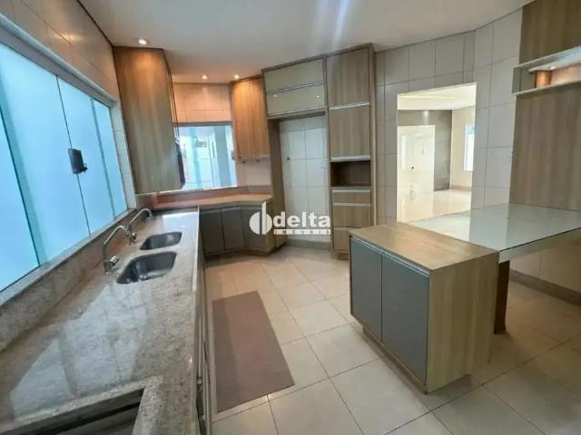 Casa / Sobrado em Condomínio para Locação em Uberlândia/MG Bosque dos Buritis 3 Quartos