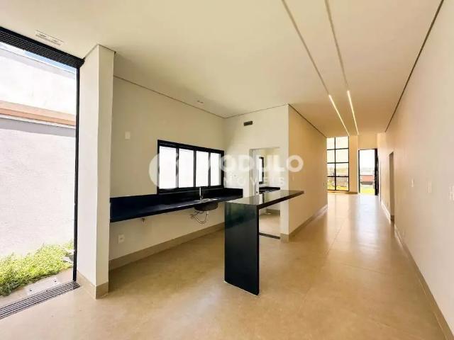 Casa / Sobrado em Condomínio para Locação em Uberlândia/MG Gávea 4 Quartos