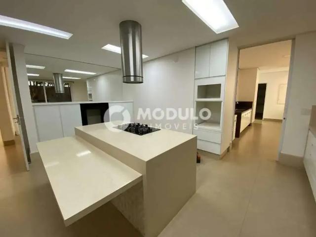 Casa / Sobrado em Condomínio para Locação em Uberlândia/MG Jardim Karaíba 3 Quartos