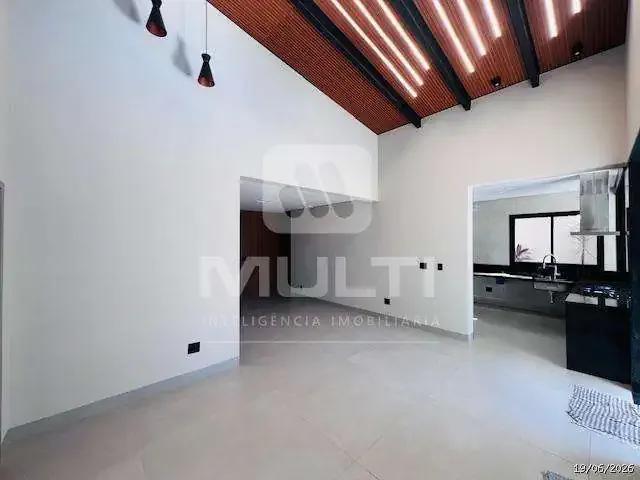 Casa / Sobrado em Condomínio para Locação em Uberlândia/MG Jardins Barcelona 3 Quartos