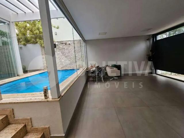Casa / Sobrado em Condomínio para Locação em Uberlândia/MG Jardins Barcelona 4 Quartos