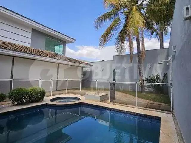 Casa / Sobrado em Condomínio para Locação em Uberlândia/MG Jardins Roma 3 Quartos