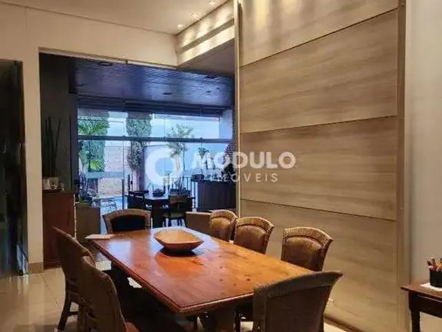 Casa / Sobrado em Condomínio para Locação em Uberlândia/MG Lagoinha 3 Quartos