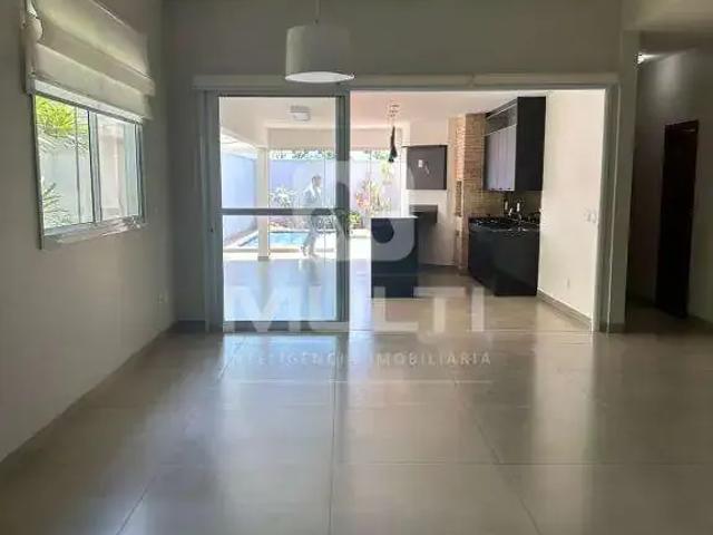 Casa / Sobrado em Condomínio para Locação em Uberlândia/MG Laranjeiras 3 Quartos
