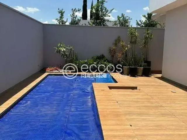 Casa / Sobrado em Condomínio para Locação em Uberlândia/MG Laranjeiras 3 Quartos