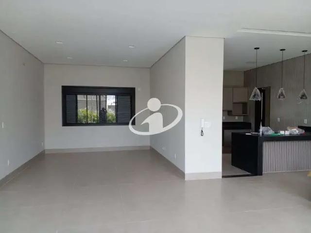 Casa / Sobrado em Condomínio para Locação em Uberlândia/MG Laranjeiras 4 Quartos