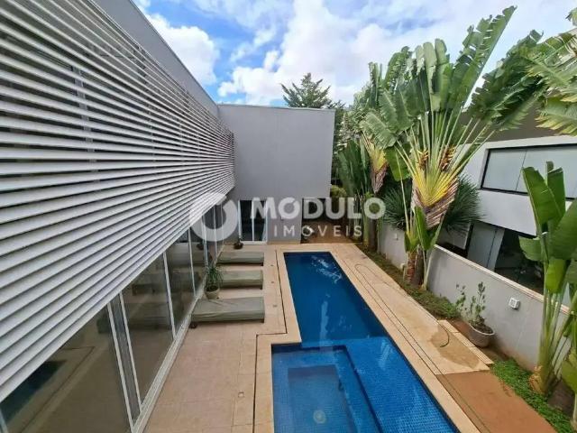 Casa / Sobrado em Condomínio para Locação em Uberlândia/MG Morada da Colina 4 Quartos