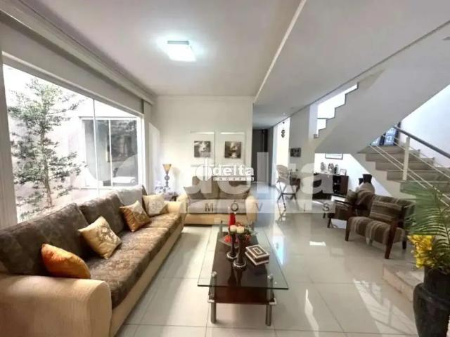 Casa / Sobrado em Condomínio para Locação em Uberlândia/MG Morada da Colina 4 Quartos