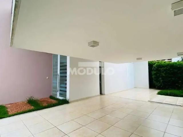 Casa / Sobrado em Condomínio para Locação em Uberlândia/MG Morada da Colina 3 Quartos