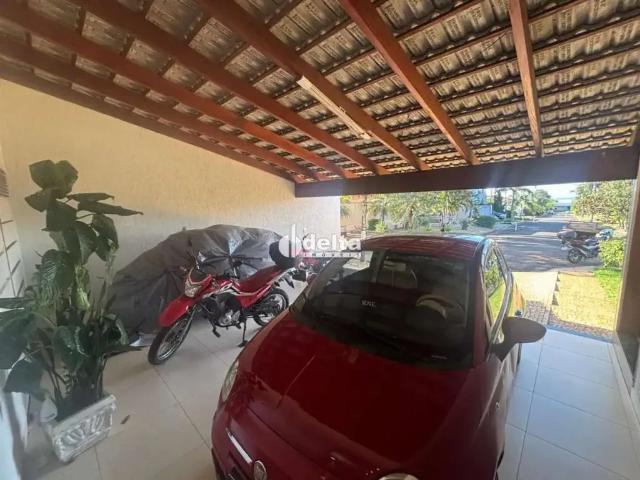 Casa / Sobrado em Condomínio para Locação em Uberlândia/MG Minas Gerais 4 Quartos