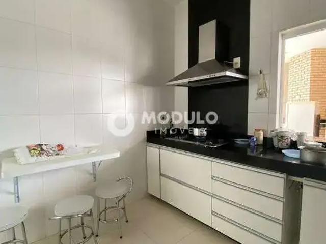 Casa / Sobrado em Condomínio para Locação em Uberlândia/MG Nova Uberlândia 4 Quartos