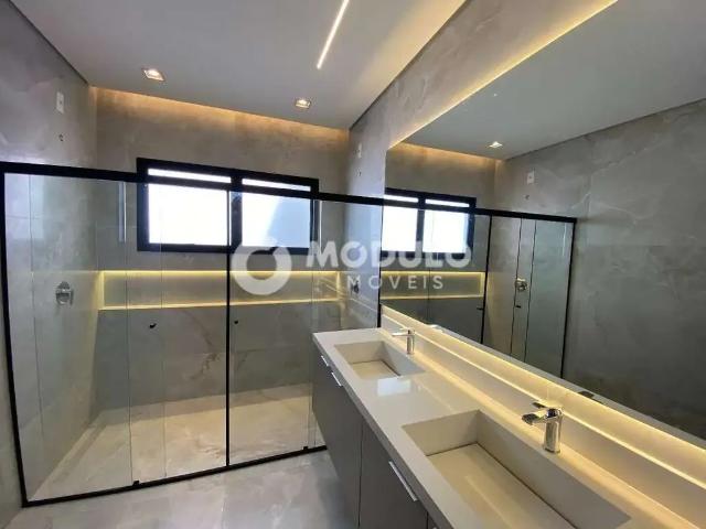 Casa / Sobrado em Condomínio para Locação em Uberlândia/MG Nova Uberlândia 4 Quartos