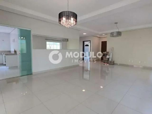 Casa / Sobrado em Condomínio para Locação em Uberlândia/MG Nova Uberlândia 4 Quartos