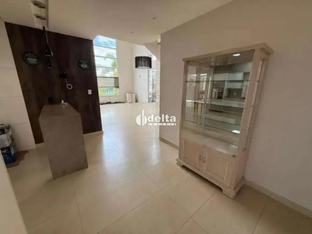 Casa / Sobrado em Condomínio para Locação em Uberlândia/MG Nova Uberlândia 4 Quartos