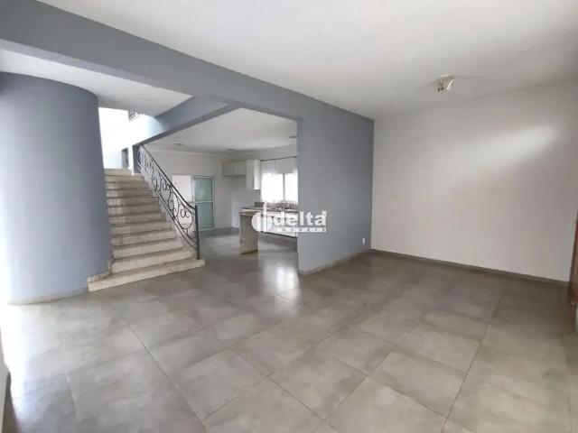 Casa / Sobrado em Condomínio para Locação em Uberlândia/MG Nova Uberlândia 4 Quartos