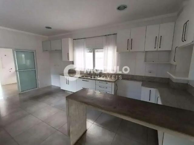 Casa / Sobrado em Condomínio para Locação em Uberlândia/MG Nova Uberlândia 4 Quartos
