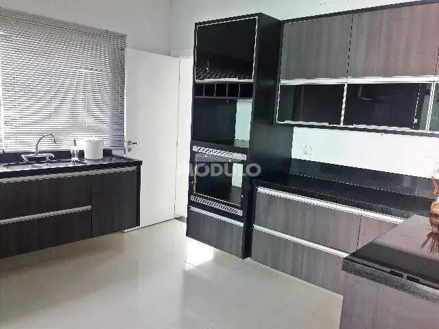 Casa / Sobrado em Condomínio para Locação em Uberlândia/MG Nova Uberlândia 4 Quartos