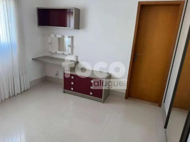 Casa / Sobrado em Condomínio para Locação em Uberlândia/MG Shopping Park 4 Quartos