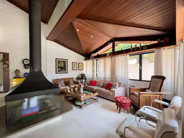 Casa / Sobrado em Condomínio para Locação em Valinhos/SP Joapiranga 6 Quartos