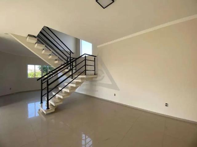 Casa / Sobrado em Condomínio para Locação em Valinhos/SP Lenheiro 3 Quartos