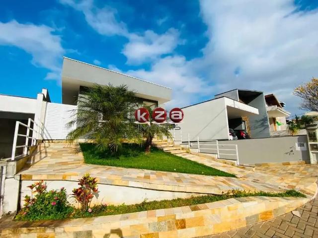 Casa / Sobrado em Condomínio para Locação em Valinhos/SP Lenheiro 3 Quartos