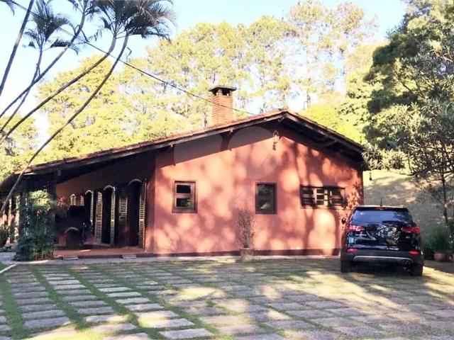 Casa / Sobrado em Condomínio para Locação em Vinhedo/SP Caixa D´Água 4 Quartos