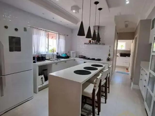 Casa / Sobrado em Condomínio para Locação em Vinhedo/SP Caixa D´Água 4 Quartos