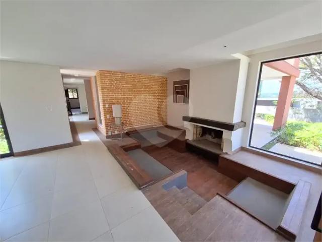 Casa / Sobrado em Condomínio para Locação em Votorantim/SP Chácaras Residenciais Santa Maria 5 Quartos