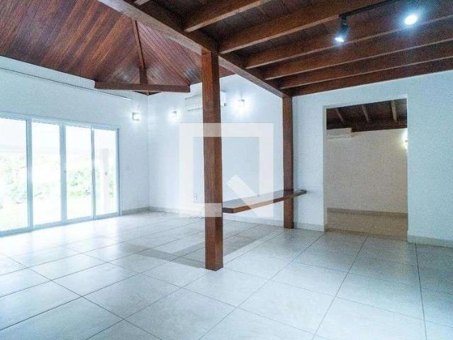 Casa / Sobrado em Condomínio para Locação em Votorantim/SP Green Valley 4 Quartos
