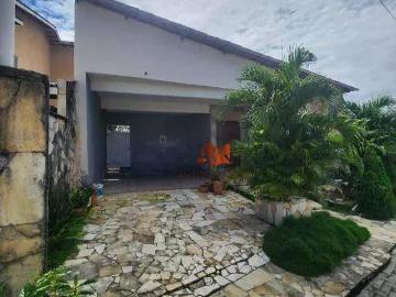 Casa / Sobrado em Condomínio para Locação em Aquiraz/CE Centro 3 Quartos
