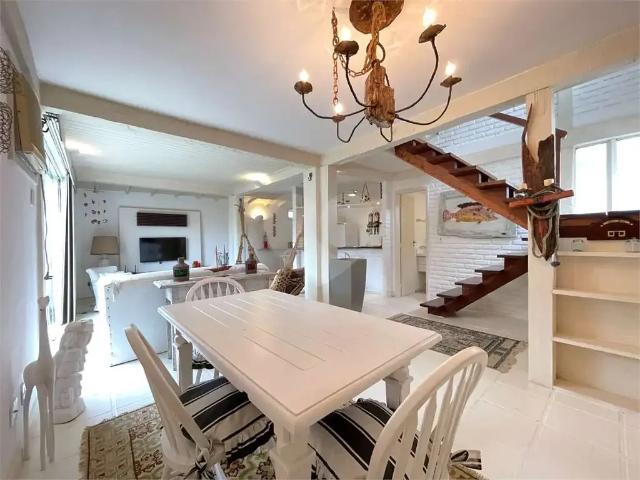 Casa / Sobrado em Condomínio para Locação em Armação dos Búzios/RJ Geribá 3 Quartos