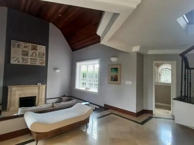 Casa / Sobrado em Condomínio para Locação em Araçoiaba da Serra/SP Lago Azul 5 Quartos